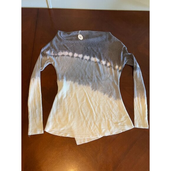 Tie-Dye Long-Sleeve Asymmetrical Hem Top by maplesage - Picture 9 of 9